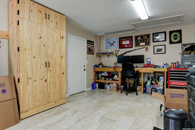 135 Pullman, La Vernia, TX 78121