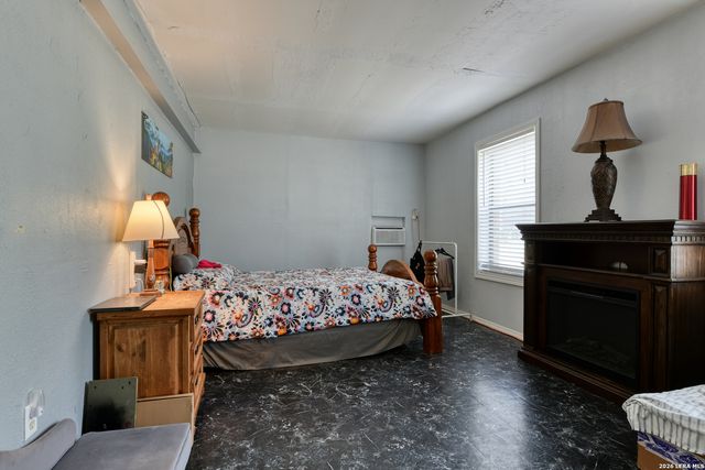 135 Pullman, La Vernia, TX 78121