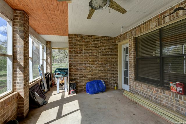 135 Pullman, La Vernia, TX 78121