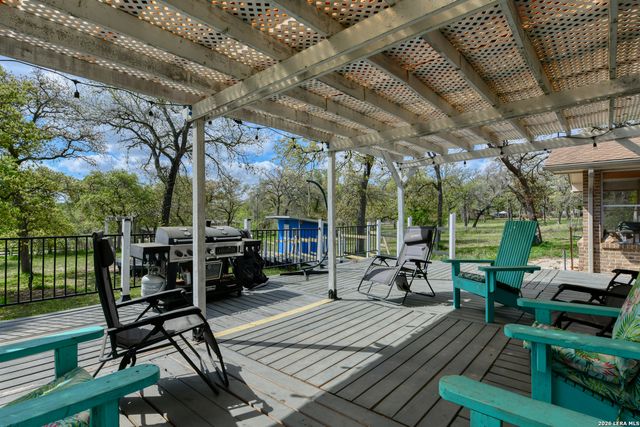 135 Pullman, La Vernia, TX 78121