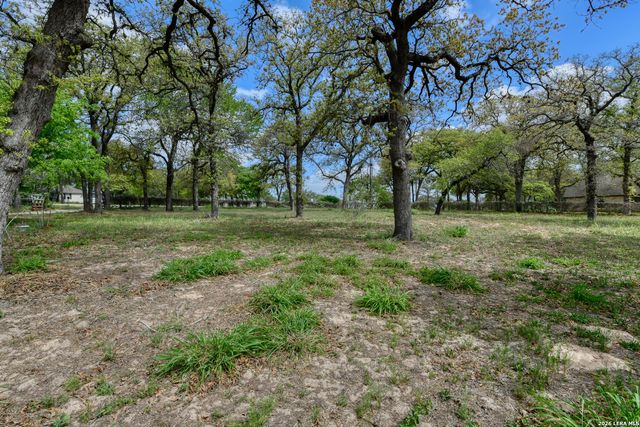 135 Pullman, La Vernia, TX 78121