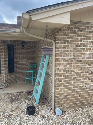 135 Pullman, La Vernia, TX 78121