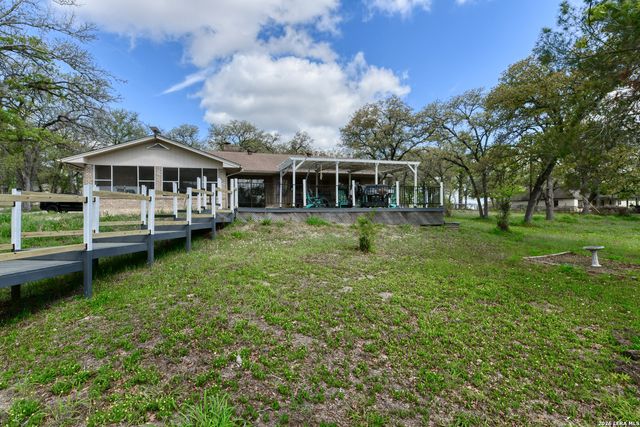 135 Pullman, La Vernia, TX 78121