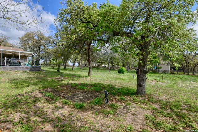 135 Pullman, La Vernia, TX 78121