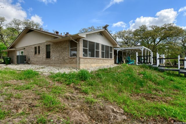 135 Pullman, La Vernia, TX 78121