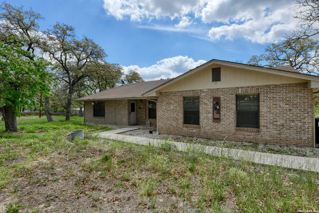 135 Pullman, La Vernia, TX 78121