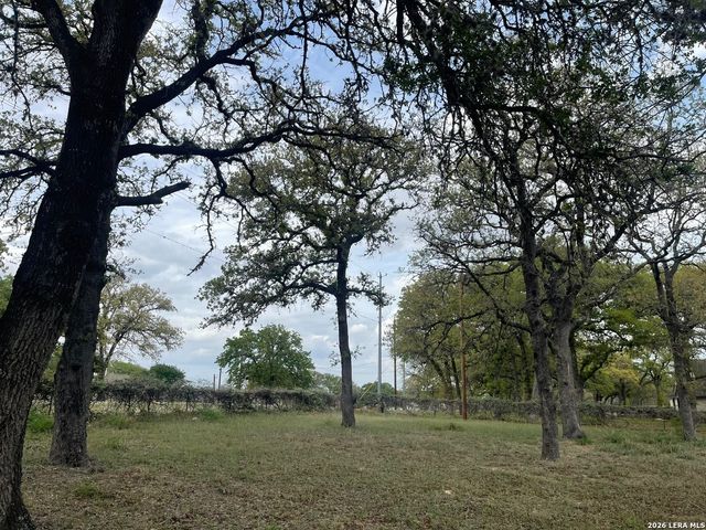 135 Pullman, La Vernia, TX 78121