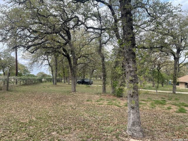 135 Pullman, La Vernia, TX 78121