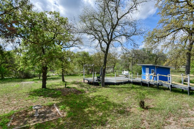 135 Pullman, La Vernia, TX 78121