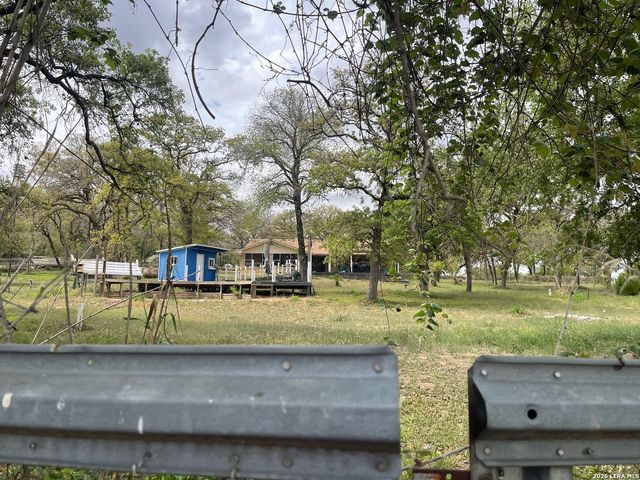 135 Pullman, La Vernia, TX 78121