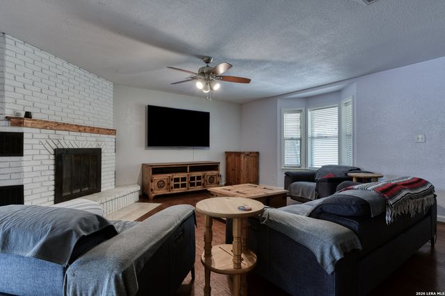 135 Pullman, La Vernia, TX 78121