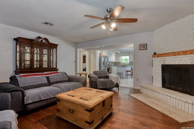 135 Pullman, La Vernia, TX 78121