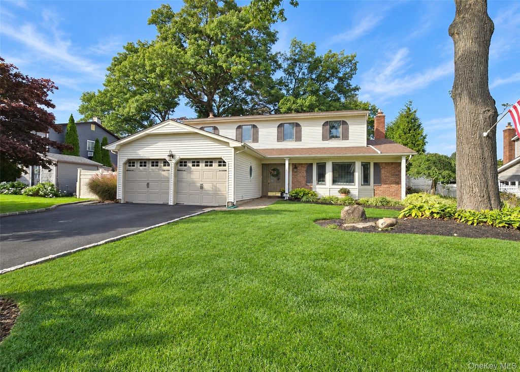 7 Colmar Avenue, Lake Grove, NY 11755 — photo 2