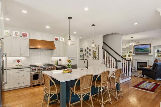 220 Fox Lake Court, Winston-salem, NC 27106