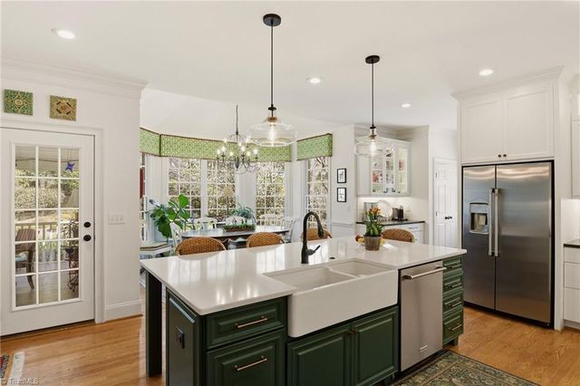 220 Fox Lake Court, Winston-salem, NC 27106