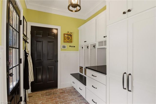 220 Fox Lake Court, Winston-salem, NC 27106