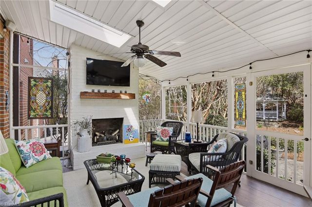 220 Fox Lake Court, Winston-salem, NC 27106