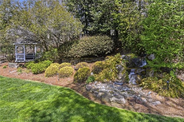 220 Fox Lake Court, Winston-salem, NC 27106