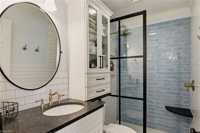 220 Fox Lake Court, Winston-salem, NC 27106