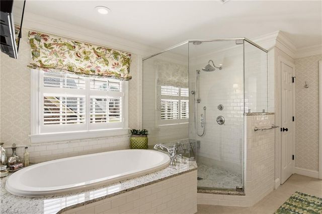 220 Fox Lake Court, Winston-salem, NC 27106