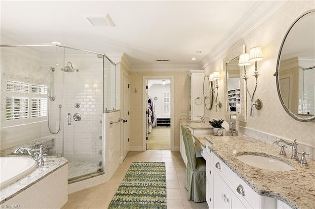 220 Fox Lake Court, Winston-salem, NC 27106