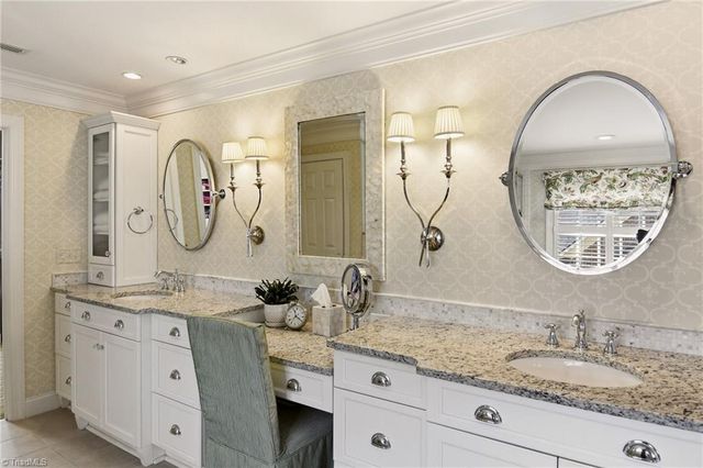 220 Fox Lake Court, Winston-salem, NC 27106