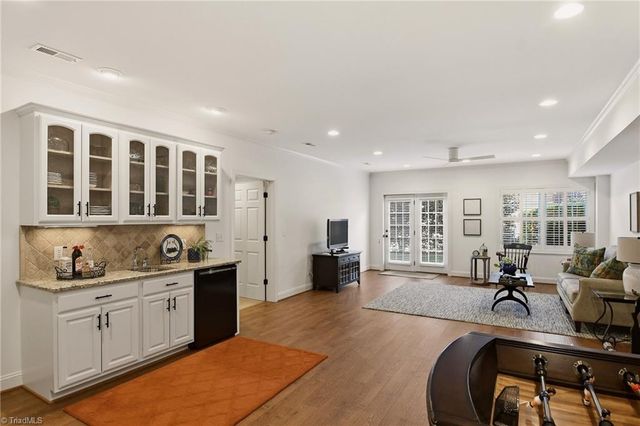 220 Fox Lake Court, Winston-salem, NC 27106