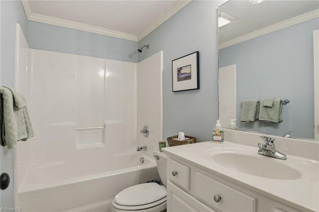 220 Fox Lake Court, Winston-salem, NC 27106