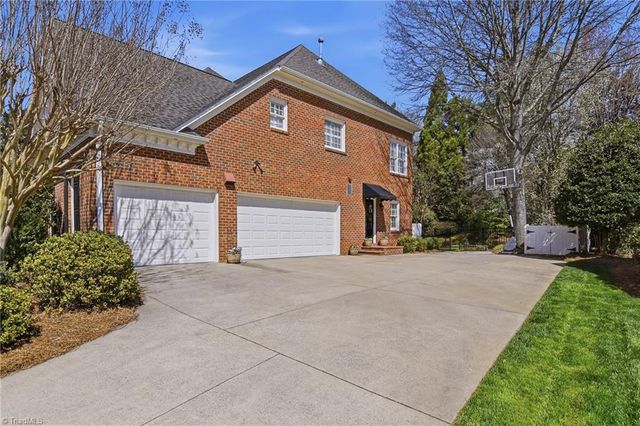 220 Fox Lake Court, Winston-salem, NC 27106