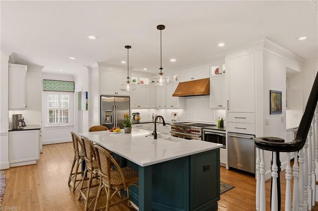 220 Fox Lake Court, Winston-salem, NC 27106