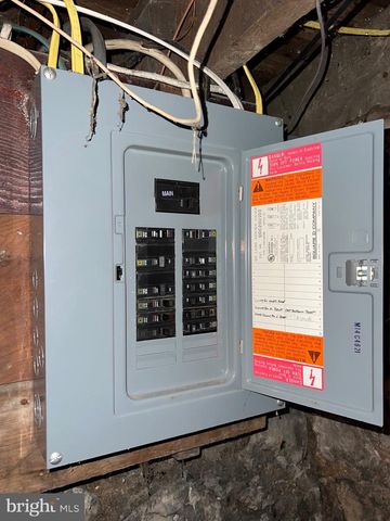 325 AND 327 HOOD STREET, Chambersburg, PA 17201