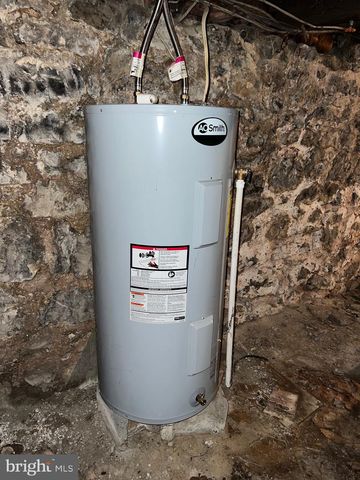 325 AND 327 HOOD STREET, Chambersburg, PA 17201