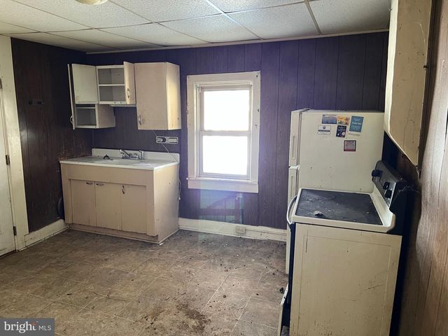 325 AND 327 HOOD STREET, Chambersburg, PA 17201