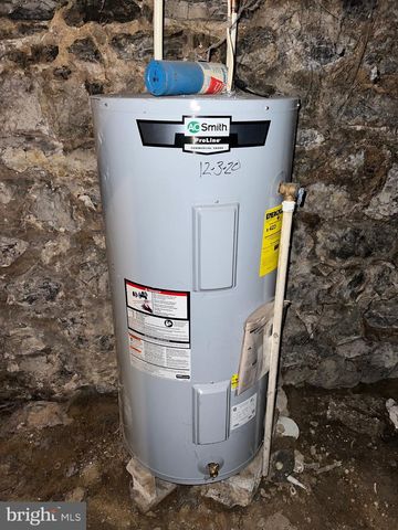 325 AND 327 HOOD STREET, Chambersburg, PA 17201