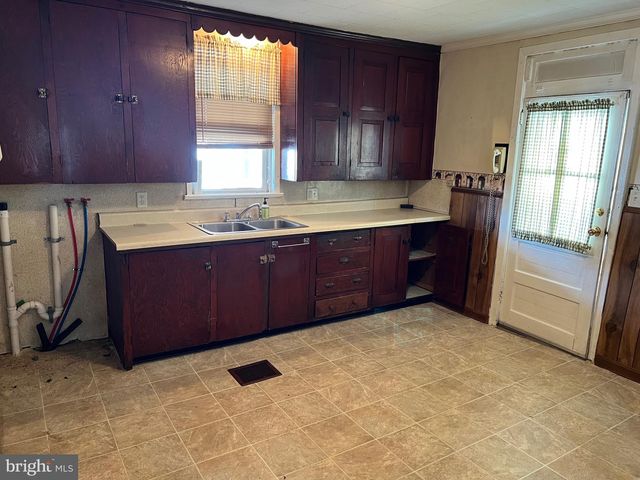 325 AND 327 HOOD STREET, Chambersburg, PA 17201