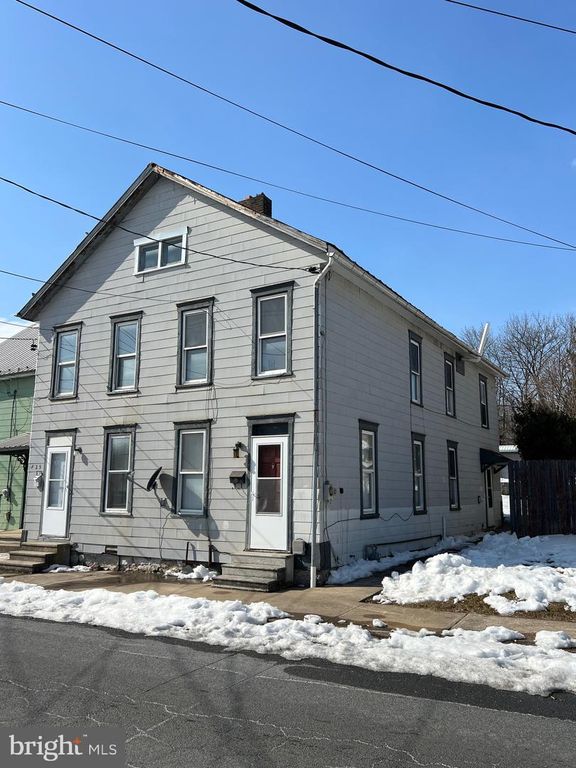 325 AND 327 HOOD STREET, Chambersburg, PA 17201