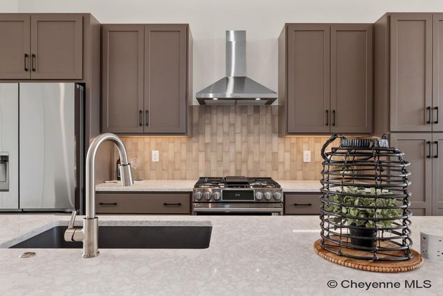 4048 SADDLEBACK LN, Cheyenne, WY 82001