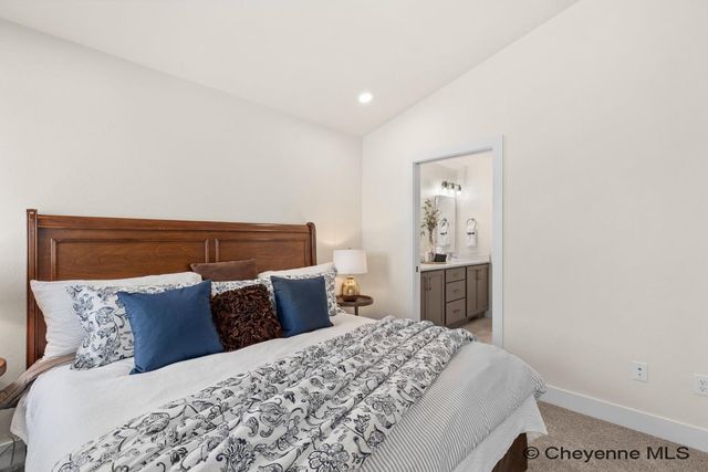 4048 SADDLEBACK LN, Cheyenne, WY 82001