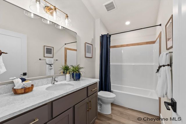 4048 SADDLEBACK LN, Cheyenne, WY 82001