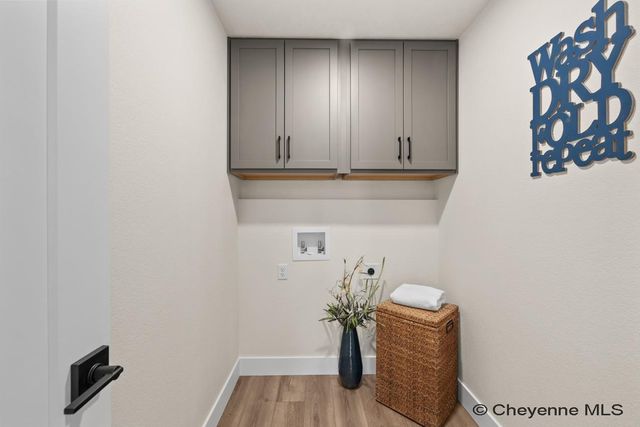 4048 SADDLEBACK LN, Cheyenne, WY 82001