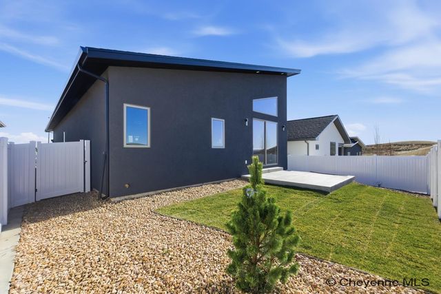4048 SADDLEBACK LN, Cheyenne, WY 82001