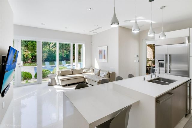 137 W Shore Dr W, Miami, FL 33133