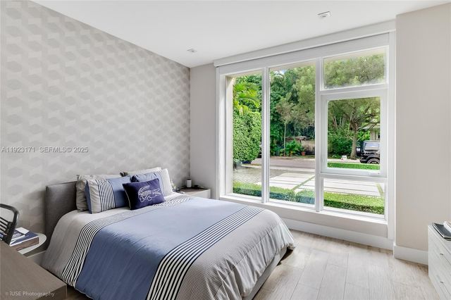 137 W Shore Dr W, Miami, FL 33133