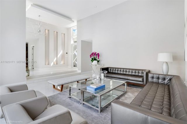 137 W Shore Dr W, Miami, FL 33133