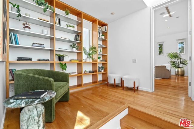 211 S Valley Street, Burbank, CA 91505