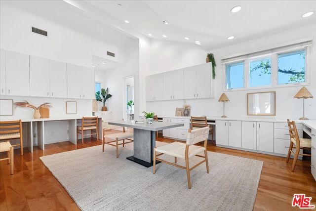 211 S Valley Street, Burbank, CA 91505