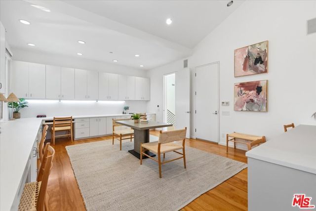 211 S Valley Street, Burbank, CA 91505