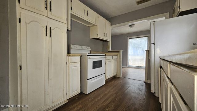 6835 VERMILLION Street, Jacksonville, FL 32208