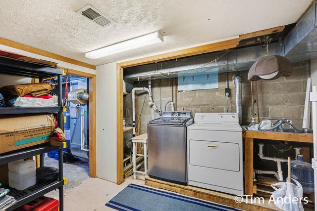 6773 Elmview Avenue Ne, Cannon Twp, MI 49341