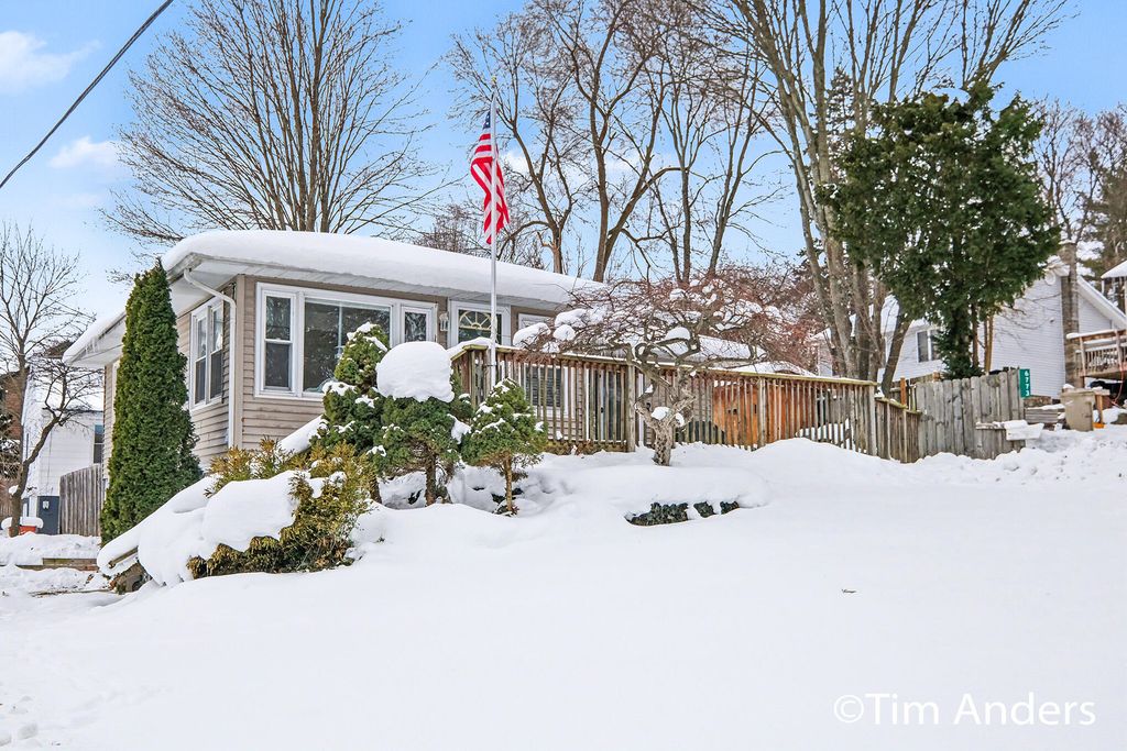 6773 Elmview Avenue Ne, Cannon Twp, MI 49341